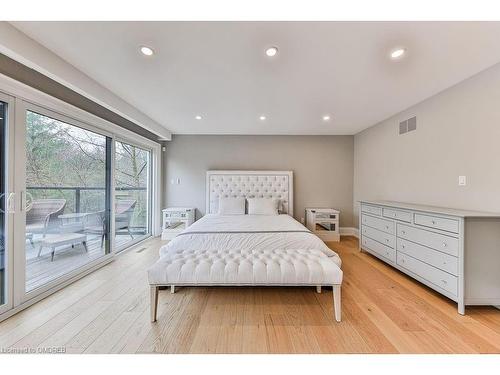 3400 Lakeshore Road, Burlington, ON - Indoor Photo Showing Bedroom