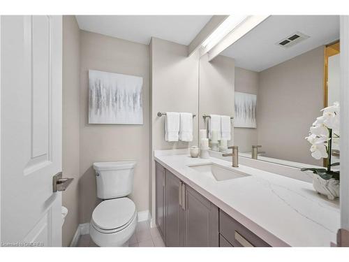 1104-100 Lakeshore Road E, Oakville, ON - Indoor Photo Showing Bathroom