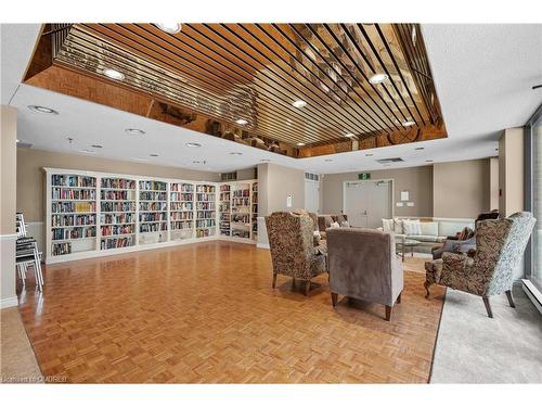 1104-100 Lakeshore Road E, Oakville, ON - Indoor Photo Showing Other Room