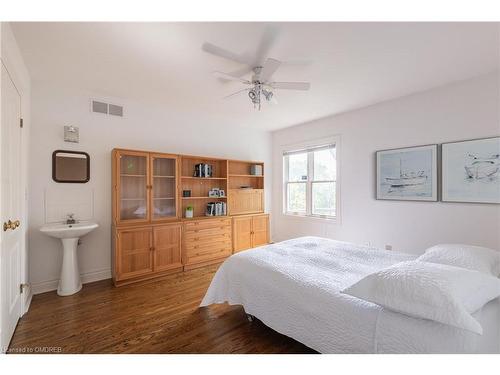 208 King Street, Oakville, ON - Indoor Photo Showing Bedroom