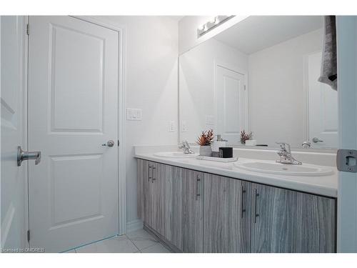 116 Durham Ave Avenue, Barrie, ON - Indoor Photo Showing Bathroom