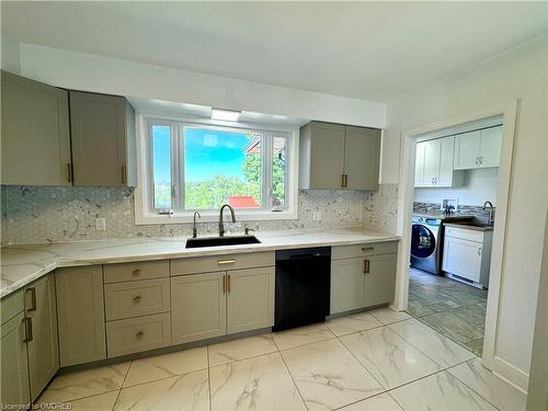 13 Amanda Street, Orangeville, ON - Indoor Photo Showing Kitchen