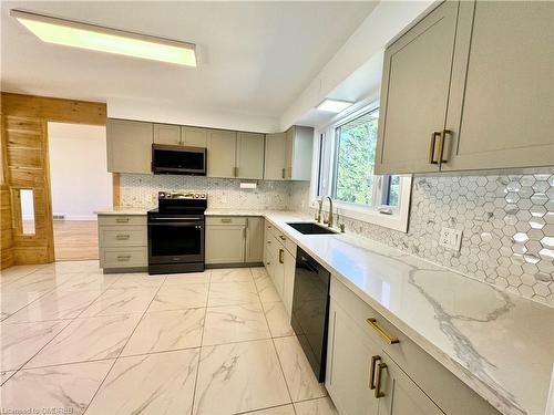 13 Amanda Street, Orangeville, ON - Indoor Photo Showing Kitchen