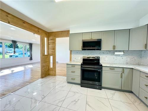 13 Amanda Street, Orangeville, ON - Indoor Photo Showing Kitchen