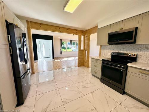 13 Amanda Street, Orangeville, ON - Indoor Photo Showing Kitchen