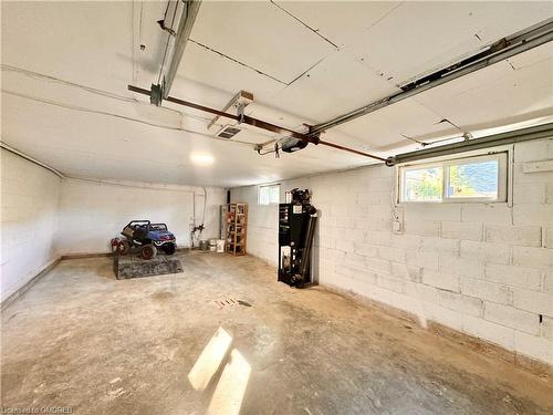 13 Amanda Street, Orangeville, ON - Indoor Photo Showing Garage