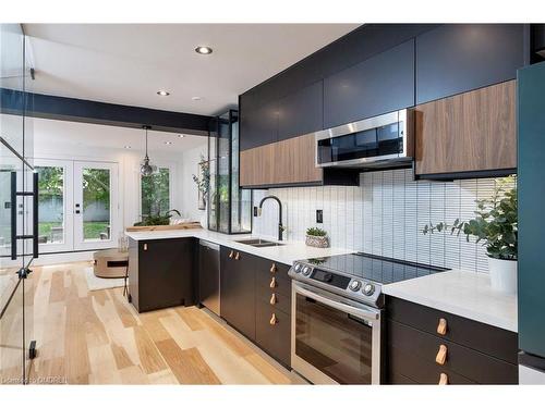 316 Salem Avenue, Toronto, ON - Indoor Photo Showing Kitchen With Double Sink With Upgraded Kitchen