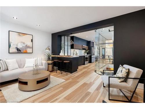 316 Salem Avenue, Toronto, ON - Indoor Photo Showing Living Room