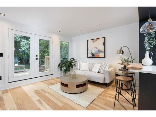 316 Salem Avenue, Toronto, ON - Indoor Photo Showing Living Room