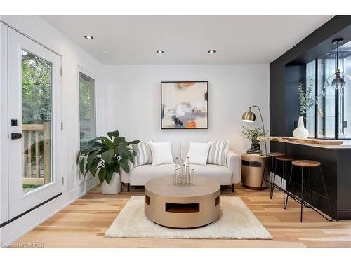 316 Salem Avenue, Toronto, ON - Indoor Photo Showing Living Room