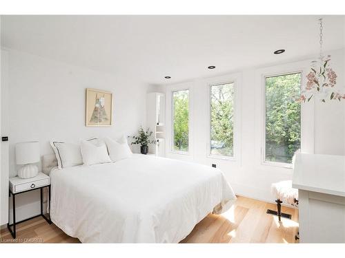 316 Salem Avenue, Toronto, ON - Indoor Photo Showing Bedroom