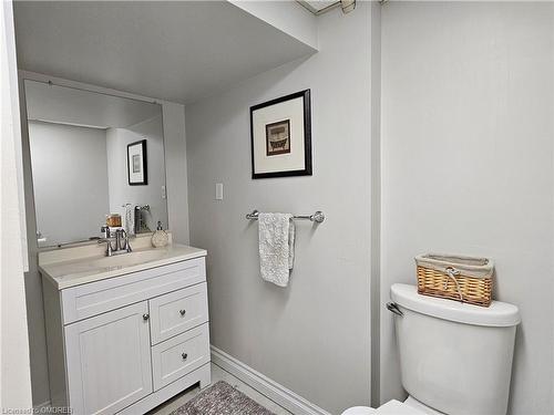 25 Pembroke Street, Hamilton, ON - Indoor Photo Showing Bathroom