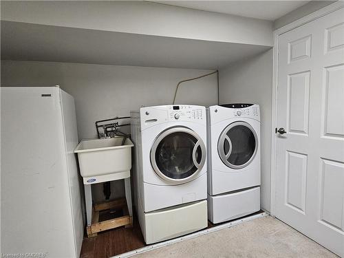 25 Pembroke Street, Hamilton, ON - Indoor Photo Showing Laundry Room