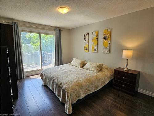 25 Pembroke Street, Hamilton, ON - Indoor Photo Showing Bedroom