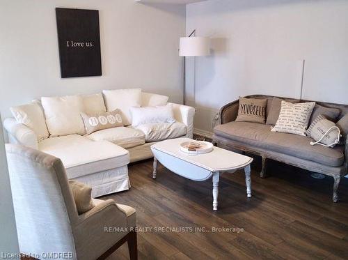 316 Jemima Drive, Oakville, ON - Indoor Photo Showing Living Room