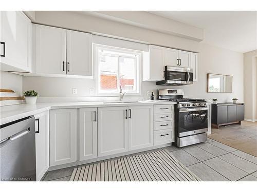 2268 Greenway Terrace, Burlington, ON - Indoor Photo Showing Kitchen
