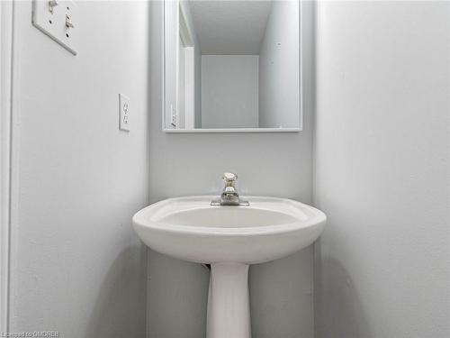 12 Hackberry Street, Kitchener, ON - Indoor Photo Showing Bathroom