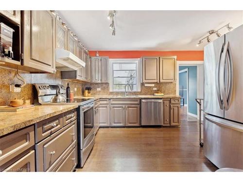 2076 Churchill Avenue, Burlington, ON - Indoor Photo Showing Kitchen