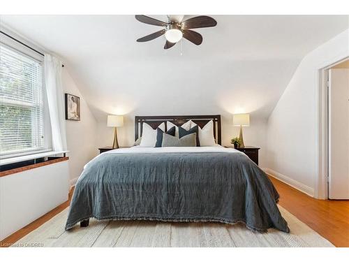 2076 Churchill Avenue, Burlington, ON - Indoor Photo Showing Bedroom