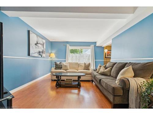 2076 Churchill Avenue, Burlington, ON - Indoor Photo Showing Living Room