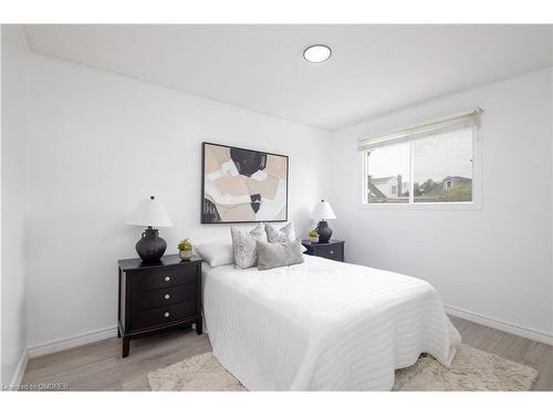 160 Commercial Street, Welland, ON - Indoor Photo Showing Bedroom