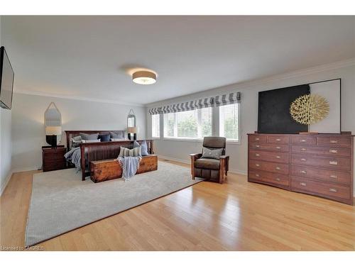 1537 Pinery Crescent, Oakville, ON - Indoor Photo Showing Bedroom