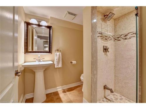 1537 Pinery Crescent, Oakville, ON - Indoor Photo Showing Bathroom