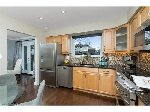 23 Parkview Place, Brampton, ON - Indoor Photo Showing Kitchen