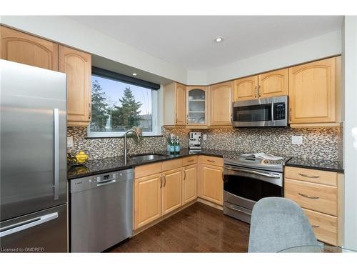 23 Parkview Place, Brampton, ON - Indoor Photo Showing Kitchen