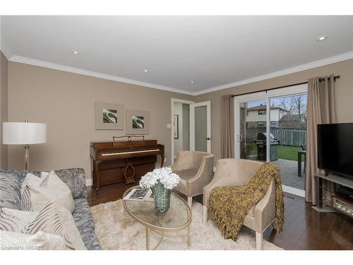 23 Parkview Place, Brampton, ON - Indoor Photo Showing Living Room