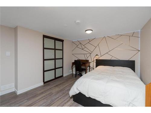 23 Parkview Place, Brampton, ON - Indoor Photo Showing Bedroom