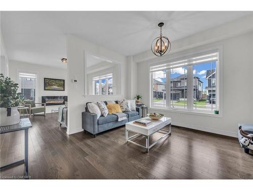 22 Ovation Drive, Thorold, ON - Indoor Photo Showing Living Room