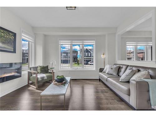 22 Ovation Drive, Thorold, ON - Indoor Photo Showing Living Room