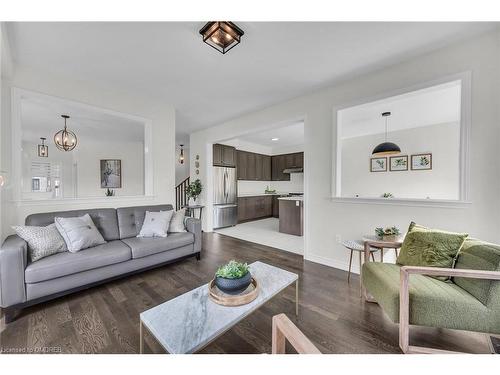 22 Ovation Drive, Thorold, ON - Indoor Photo Showing Living Room