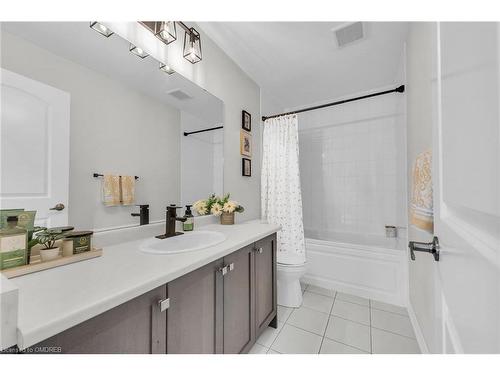 22 Ovation Drive, Thorold, ON - Indoor Photo Showing Bathroom