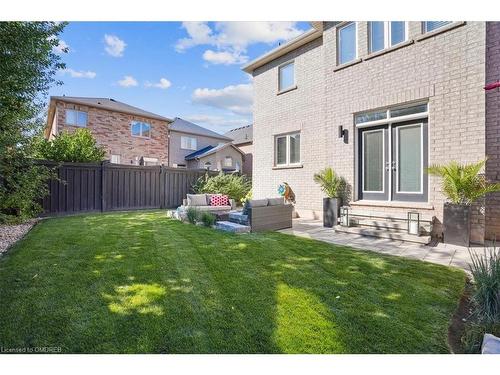 2420 Spring Meadow Way, Oakville, ON - Outdoor