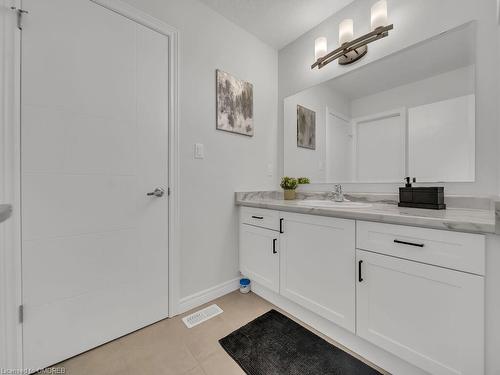 80 Arlington Parkway, Paris, ON - Indoor Photo Showing Bathroom