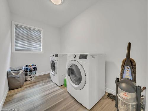 80 Arlington Parkway, Paris, ON - Indoor Photo Showing Laundry Room