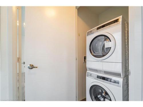 1710-36 Park Lawn Road, Toronto, ON - Indoor Photo Showing Kitchen