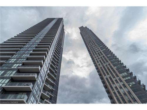 1710-36 Park Lawn Road, Toronto, ON - Indoor Photo Showing Laundry Room