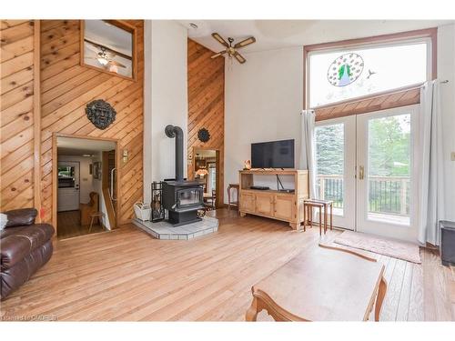 8633 30 Sideroad, Belwood, ON - Indoor Photo Showing Living Room