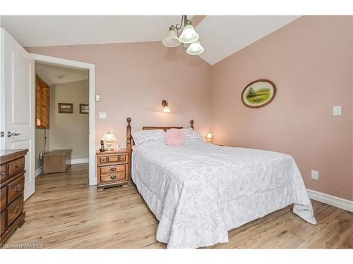 8633 30 Sideroad, Belwood, ON - Indoor Photo Showing Bedroom