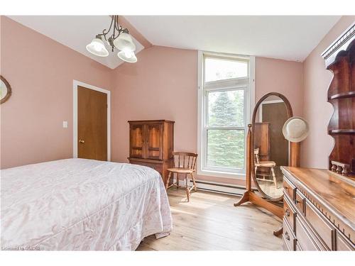 8633 30 Sideroad, Belwood, ON - Indoor Photo Showing Bedroom