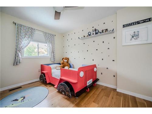 1163 Leewood Drive, Oakville, ON - Indoor Photo Showing Garage