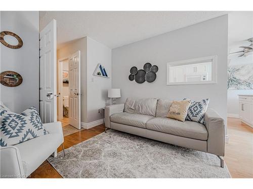 1163 Leewood Drive, Oakville, ON - Indoor Photo Showing Living Room