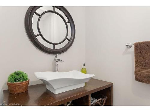 2334 Carpenters Circle, Oakville, ON - Indoor Photo Showing Bathroom