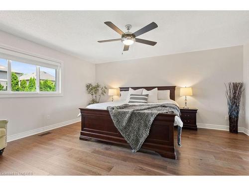 2334 Carpenters Circle, Oakville, ON - Indoor Photo Showing Bedroom