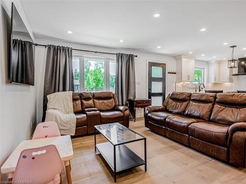 622 Braemore Road, Burlington, ON - Indoor Photo Showing Living Room