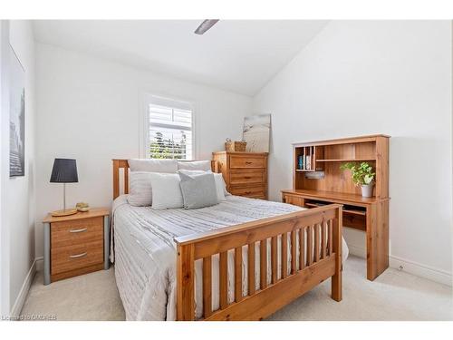18-4115 Upper Middle Road, Burlington, ON - Indoor Photo Showing Bedroom