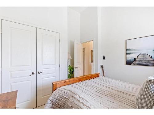18-4115 Upper Middle Road, Burlington, ON - Indoor Photo Showing Bedroom